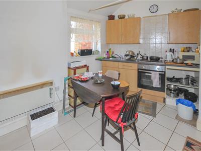 KITCHEN/LOUNGE